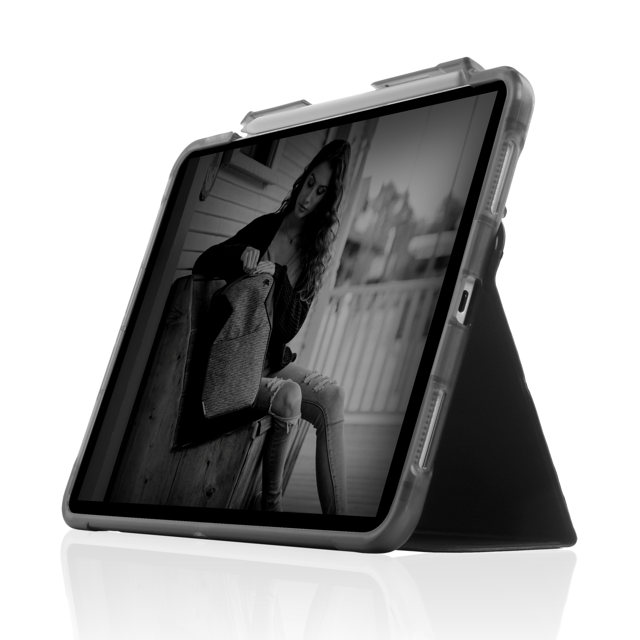 Dux_Studio_Black_iPad_Pro_12. Dux_Studio_Black_iPad_Pro_12.